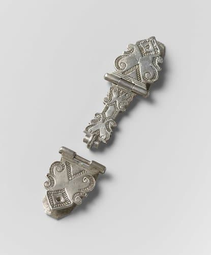 Boekslot met ornament by Carel Koekebakker