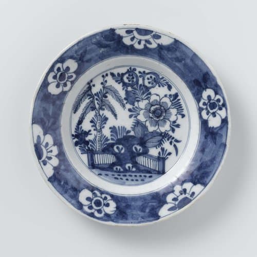 Bord van faience by anonymous