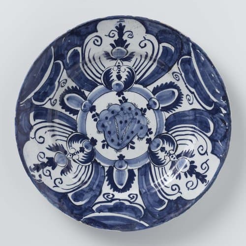 Bord van faience by anonymous