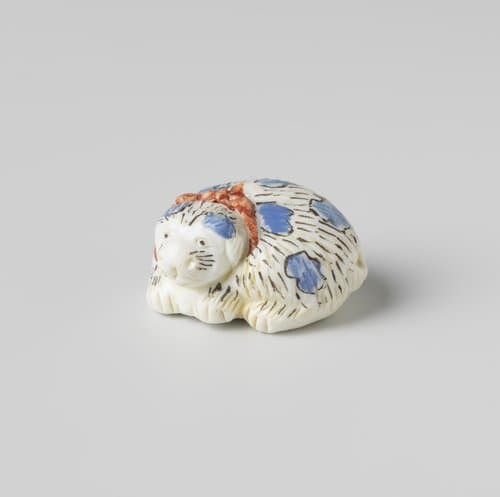 Netsuke in the shape of a reclining animal by anonymous; anonymous
