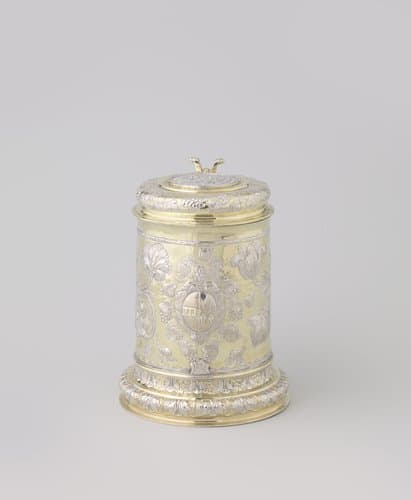 Bierpul met in het deksel een penning ter gelegenheid van het huwelijk van Willem II met Henriëtte Maria Stuart by anonymous