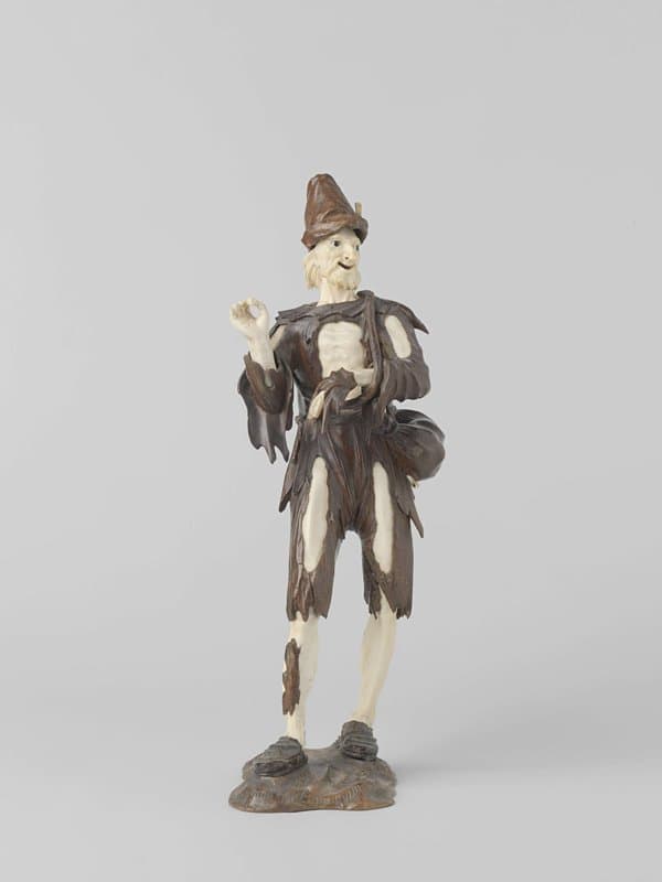 Bedelende figuur met arm in draagdoek by Simon Troger