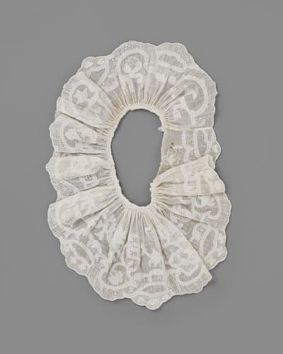 Manchet met florale motieven by anonymous