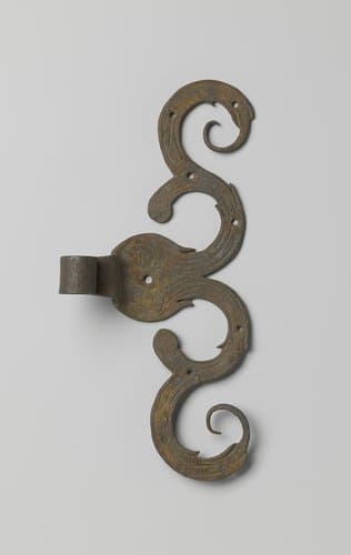 Deurhengsel of slotplaat by anonymous