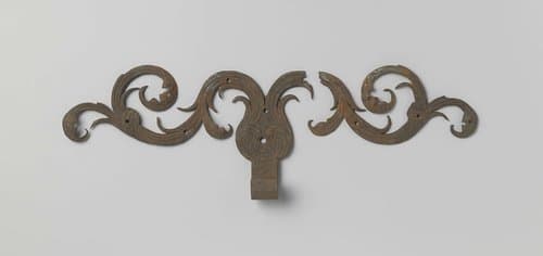Hengsel van vertind ijzer met bladmotieven by anonymous