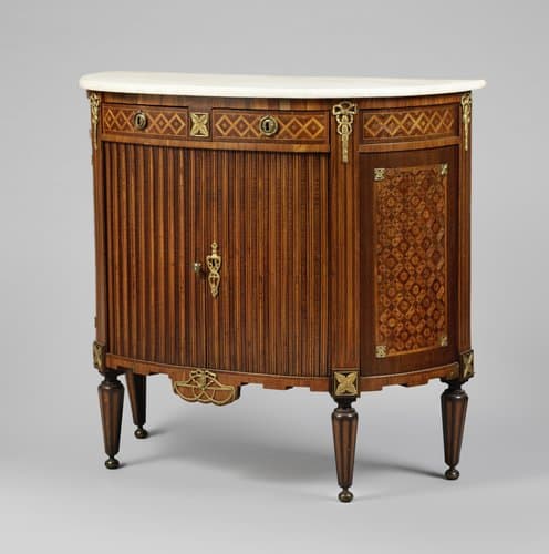 Penantkast met gebogen wanden by anonymous