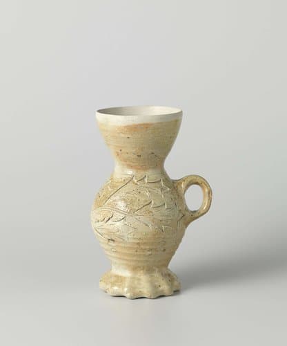 Beker (trechterhalsbeker) met distelbladeren by anonymous