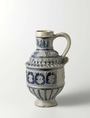 Kruik met wapenschilden onder bogen by anonymous