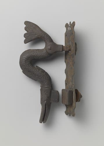 Deurklopper in de vorm van een snoek. by Unknown Artist