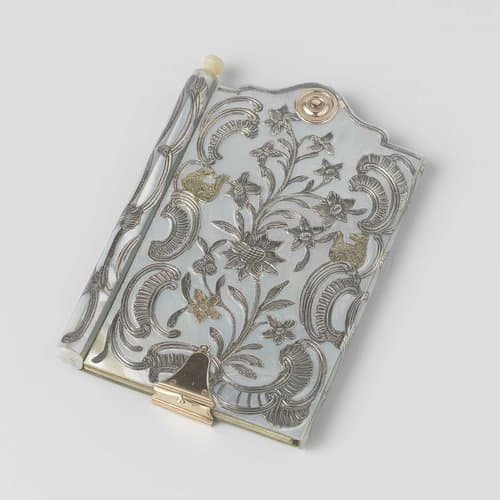 Notitieboek met parelmoeren band met opgelegde ornamenten by anonymous