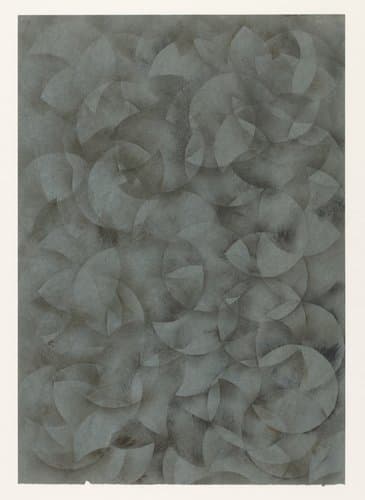 Gesjabloneerd papier met patroon van overlappende cirkels in zwart op blauw papier by anonymous