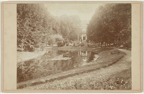 Gezicht op Huize Scheybeeck in het gelijknamige park in Beverwijk by anonymous