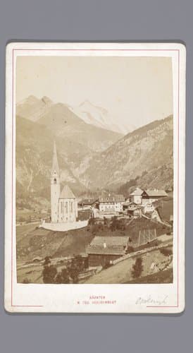 Gezicht op Heiligenblut by Alois Beer