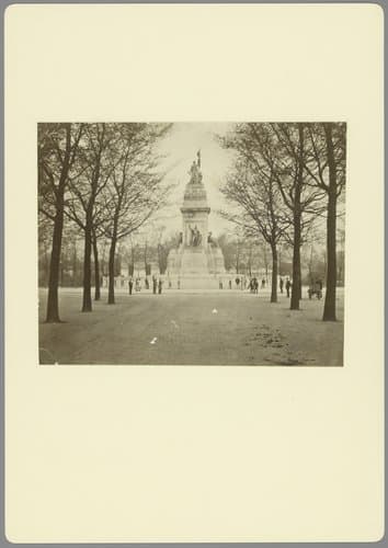 Monument op Plein 1813 te Den Haag by anonymous