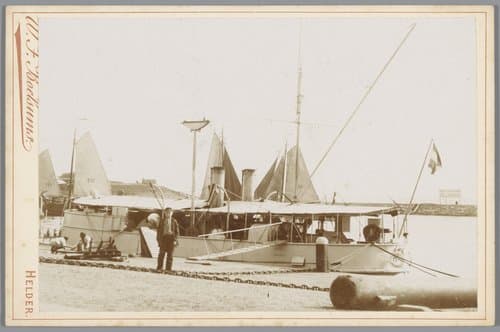 Kanonneerboot Zr. Ms. Braga in de haven van Den Helder by Willem Frederik Boelsums