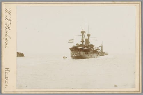 Pantserdekschip Hr. Ms. Koningin Wilhelmina der Nederlanden op zee by Willem Frederik Boelsums