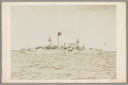 Pantserschip Hr. Ms. Evertsen op zee by anonymous