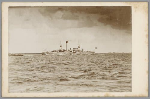 Pantserschip Hr. Ms. Evertsen op zee by anonymous