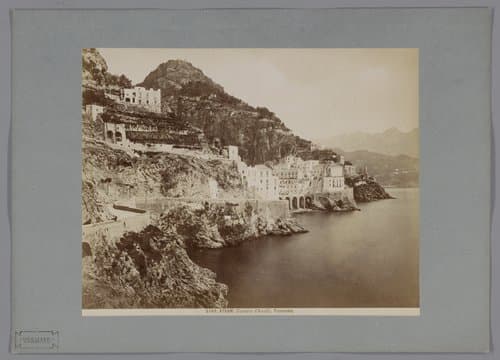 Gezicht op Atrani by Giacomo Brogi