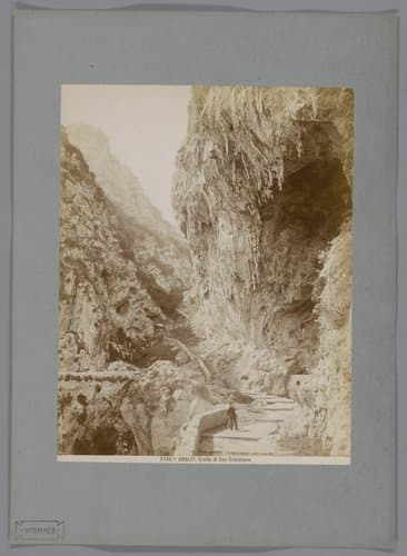 Grot van San Cristofano bij Amalfi by Giacomo Brogi