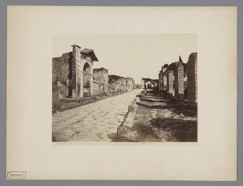 Gezicht op de Porta Ercolano te Pompeï by Giorgio Sommer