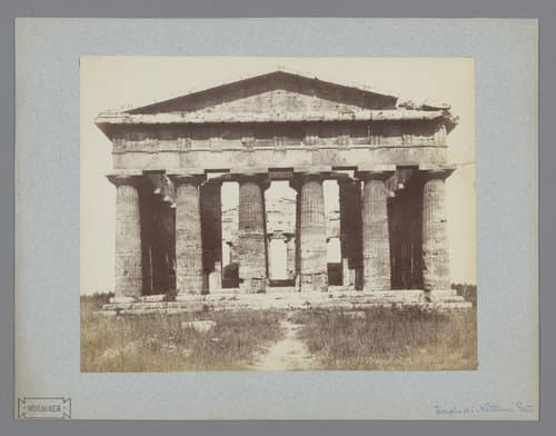 Frontaal zicht op de Tempel van Neptunus te Paestum by Giorgio Sommer