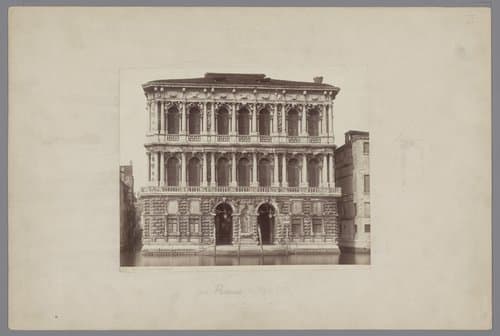 Gezicht op het Palazzo Pesaro te Venetië by Giorgio Sommer