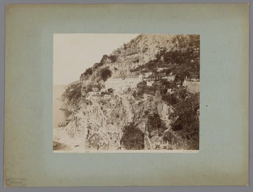Gezicht op het Kapucijnerklooster te Amalfi, Italië by Giorgio Sommer