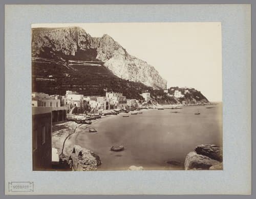 Gezicht op Capri en de kust by anonymous