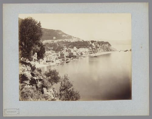 Gezicht op de kust van Salerno by anonymous