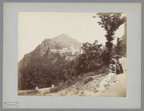 Gezicht op een dorp op Capri by anonymous