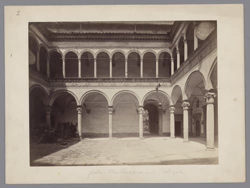 Binnenplaats van het Palazzo Bevilacqua te Bologna by anonymous