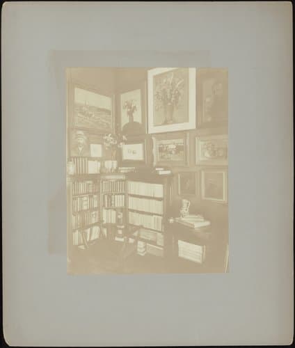 Interieur van Stadhouderskade 56, het woonhuis van Andries Bonger in Amsterdam, met schilderijen van Vincent van Gogh, Émile Bernard en Odilon Redon aan de muur
