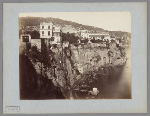 Gezicht op de kliffen van Sorrento by anonymous