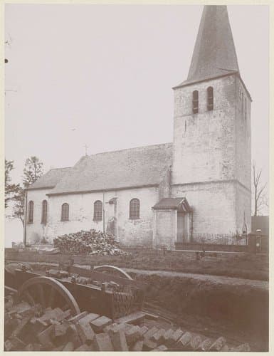 Gezicht op de voormalige parochiekerk te Kessenich by A.J.M. Mulder