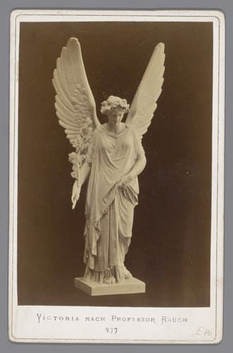 Sculptuur van Victoria by anonymous