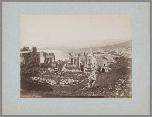 Gezicht op Teatro Greco in Taormina by Giuseppe Bruno
