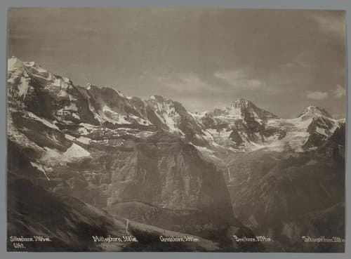 Gezicht op de Silberhorn, de Mittaghorn, de Grosshorn, de Breithorn en de Tschingelhorn in de Berner Alpen