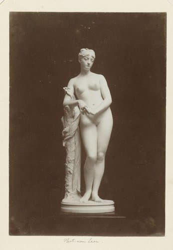 Sculptuur Echo door Ferdinand Leenhoff by L. van Leer & Co.