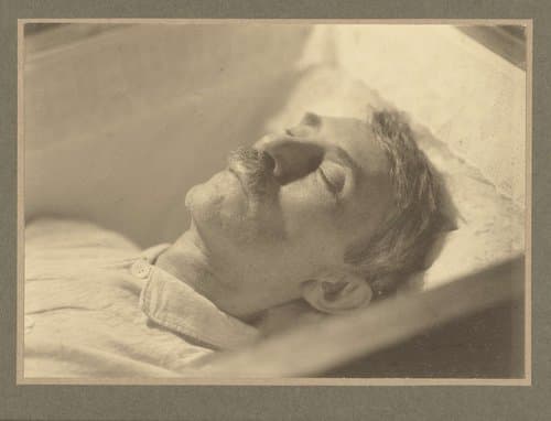 Portret van Willem Witsen op zijn doodsbed by Julius Heinrich Hisgen