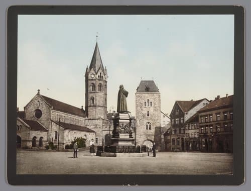 Eisenach, Karlsplatz mit Lutherdenkmal by anonymous