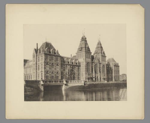 Gezicht op het Rijksmuseum te Amsterdam by anonymous