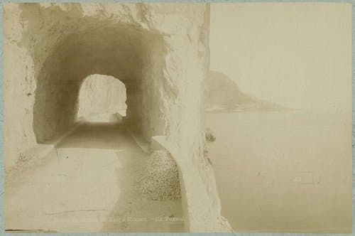 Tunnel op de weg van Nice naar Monaco by Neurdein Frères