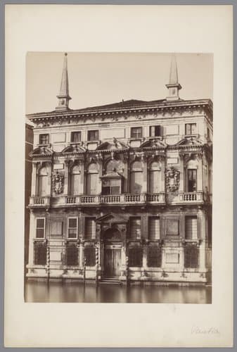 Gevel van een gebouw te Venetië, Italië