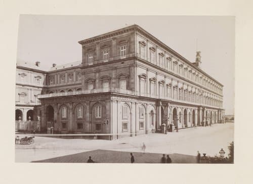 Façade van het Palazzo Reale te Napels, Italië by Giacomo Brogi
