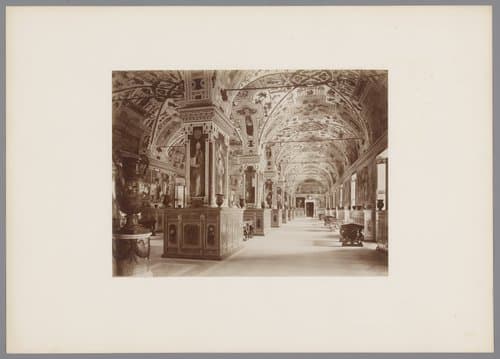 Galerij in de Vaticaanse Bibliotheek by Giacomo Brogi