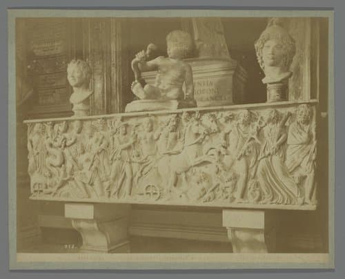 Sarcofaag met voorstelling van de jacht van Diana in de Capitolijnse Musea te Rome by Fratelli Alinari