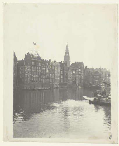 View of the East Side of Damrak in Amsterdam by George Hendrik Breitner