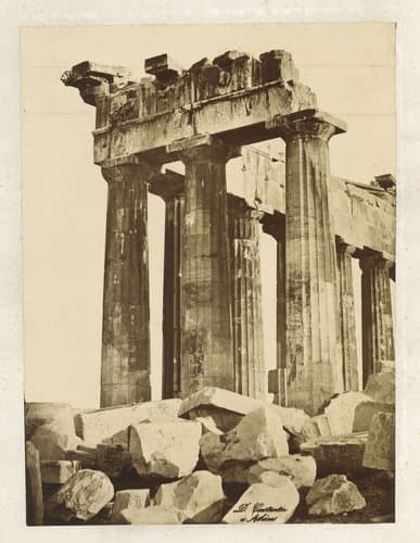 Zuilen van de Parthenon tempel op de Akropolis in Athene by Dimitrios Constantin