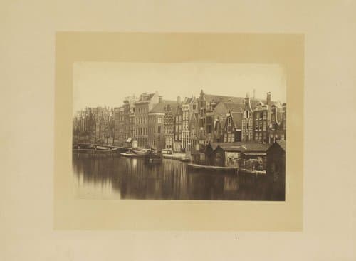 De Doodkistenmakersgracht bij de Halvemaansbrug by Munnich & Ermerins